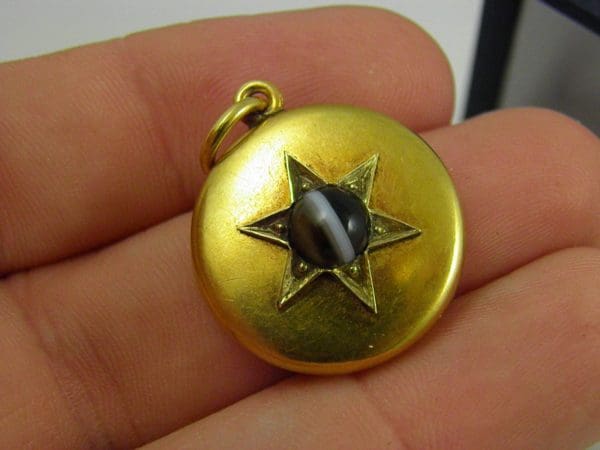 British Victorian Locket with Agate 15k Yellow Gold 1