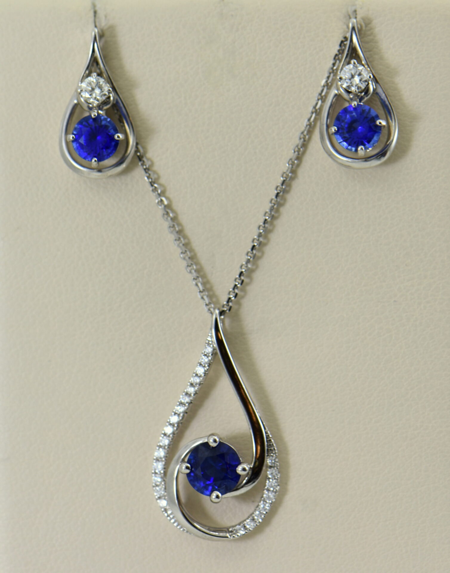 Jewelz The Blue Ocean Heart Austrian Crystal Pendant with Studded Chain and  Earrings  Jewelz