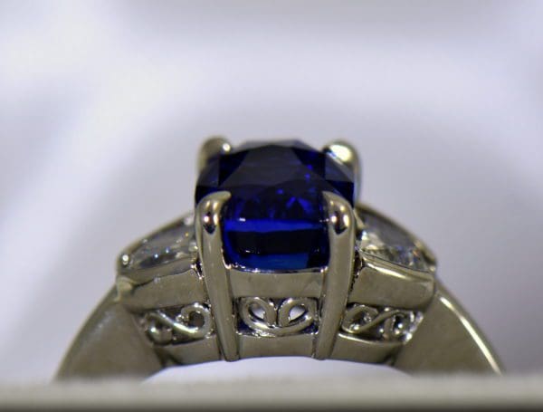 Royal Blue Sapphire & Diamond Engagement Ring in Platinum