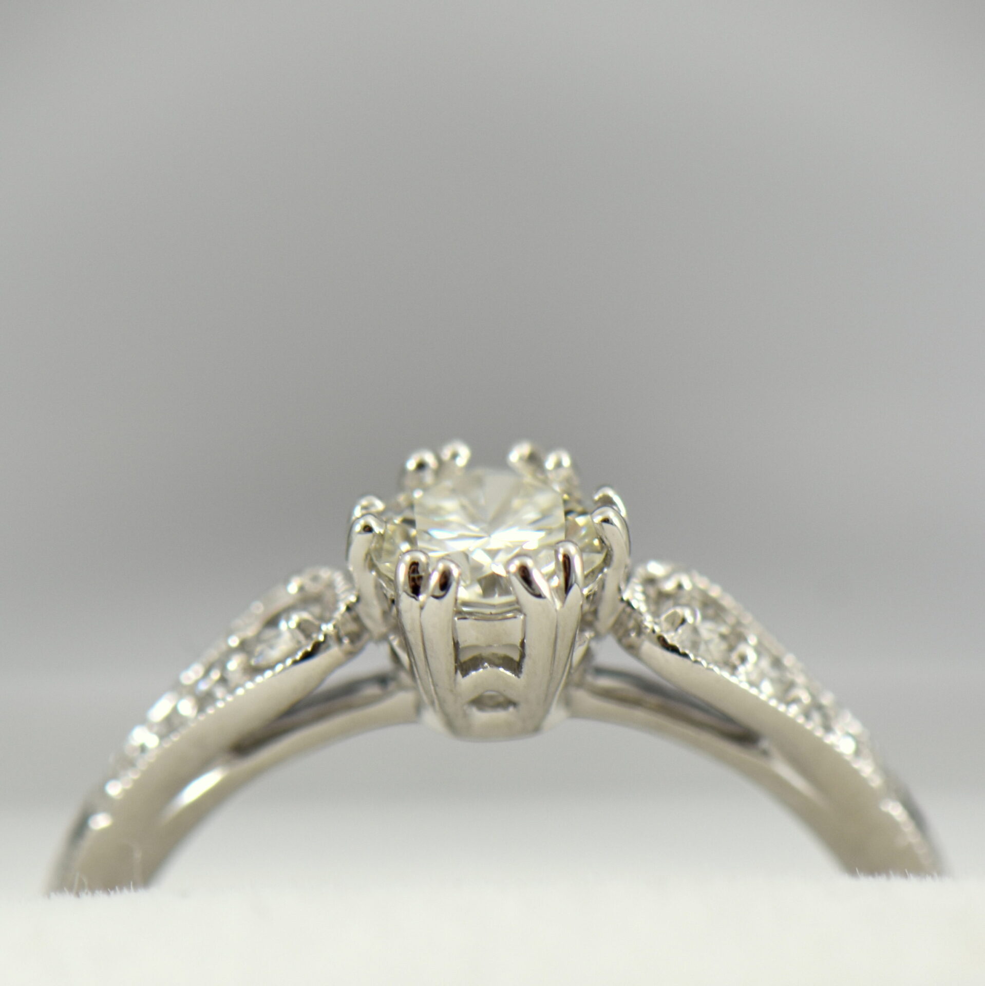 Buy Delicate Stunning Flower Diamond Ring - Joyalukkas