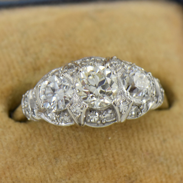Beautiful Unique 18K White Gold 3-Stone Diamond Engagement Ring