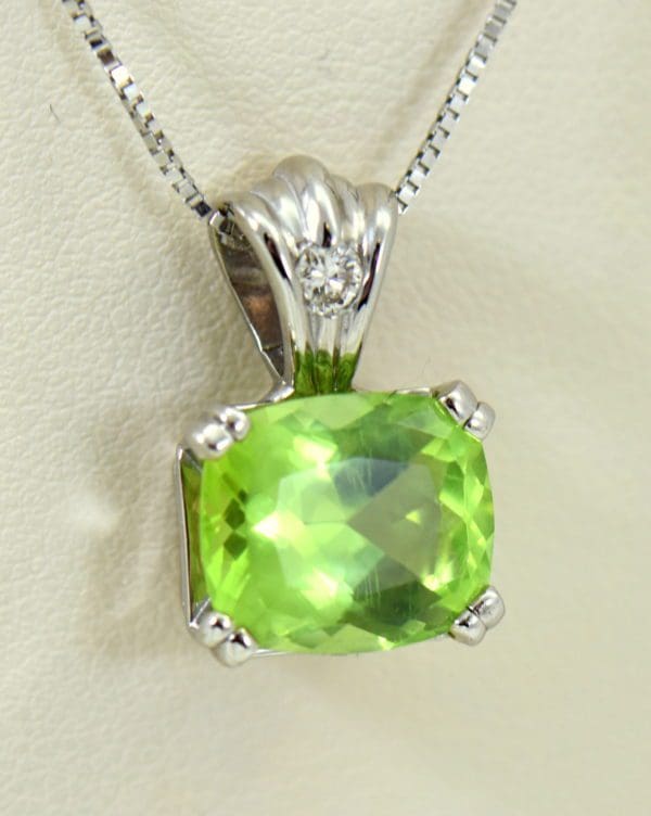 Pakistani Cushion Cut Mint Peridot Diamond pendant white gold 4.JPG