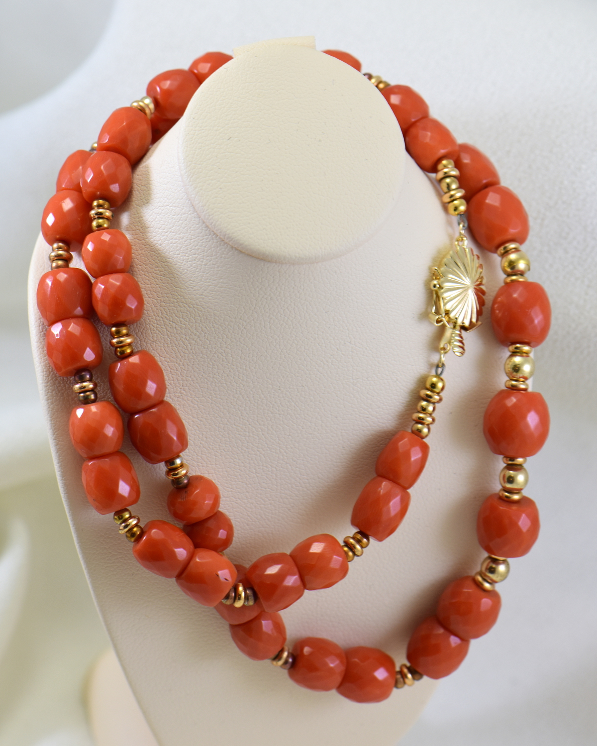 https://www.fwcj.com/wp-content/uploads/2022/02/mid_century_red_coral_and_gold_beaded_necklace_and_earring_set_4.JPG.jpg
