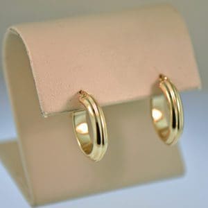 classic ribbed gold hoop earrings 14k