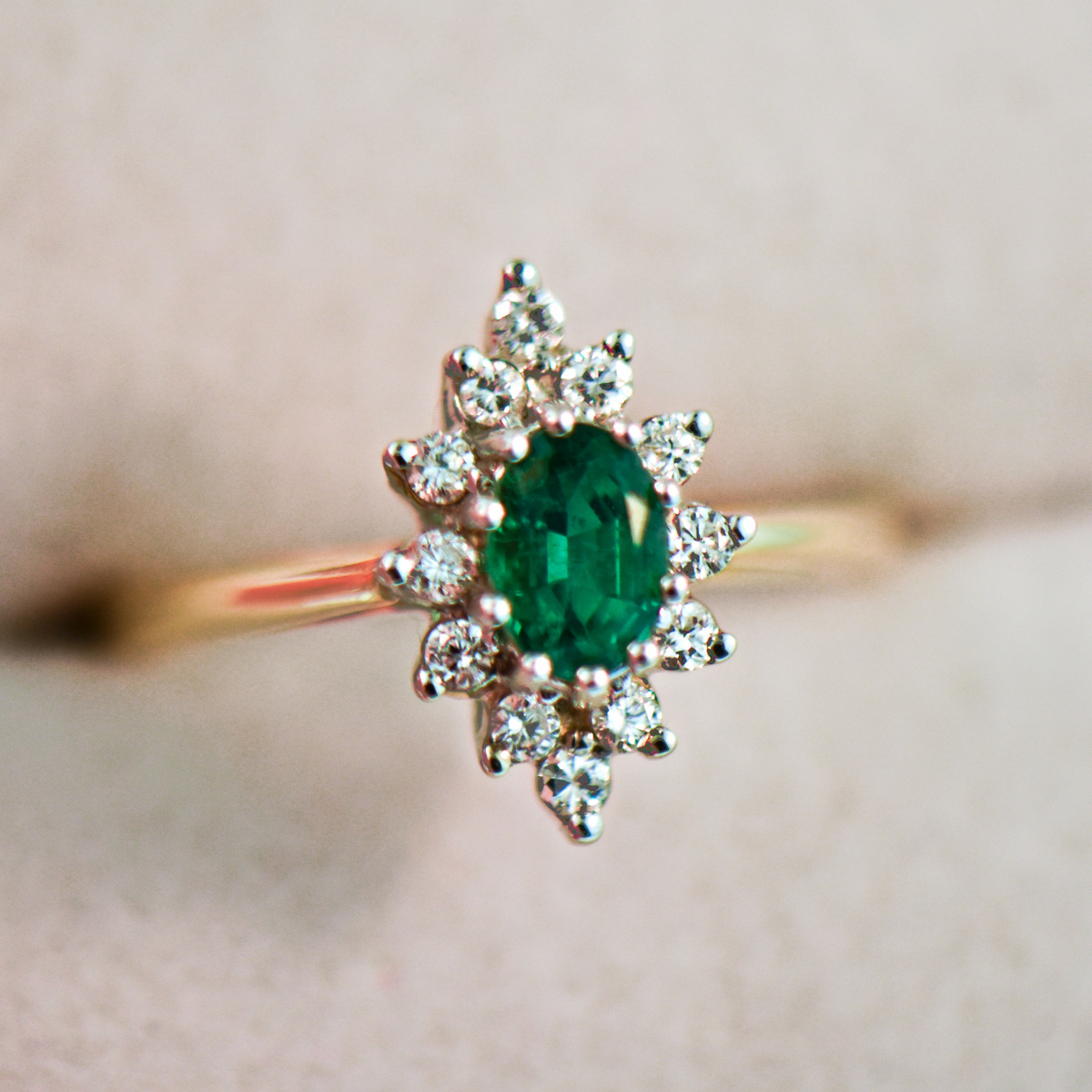 Vintage Diamond & Emerald Flower Ring 14K Yellow Gold