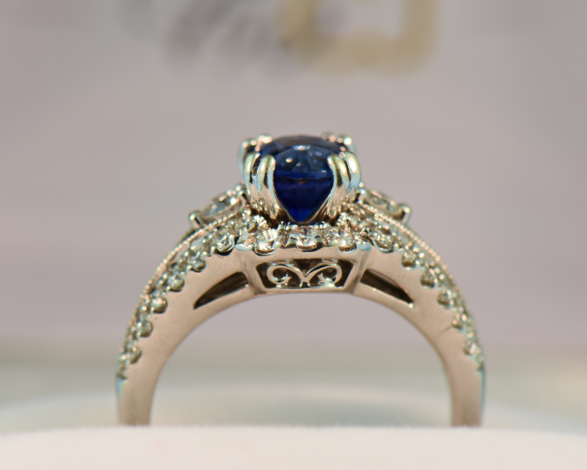 vintage style round blue sapphire and diamond ring white gold 2